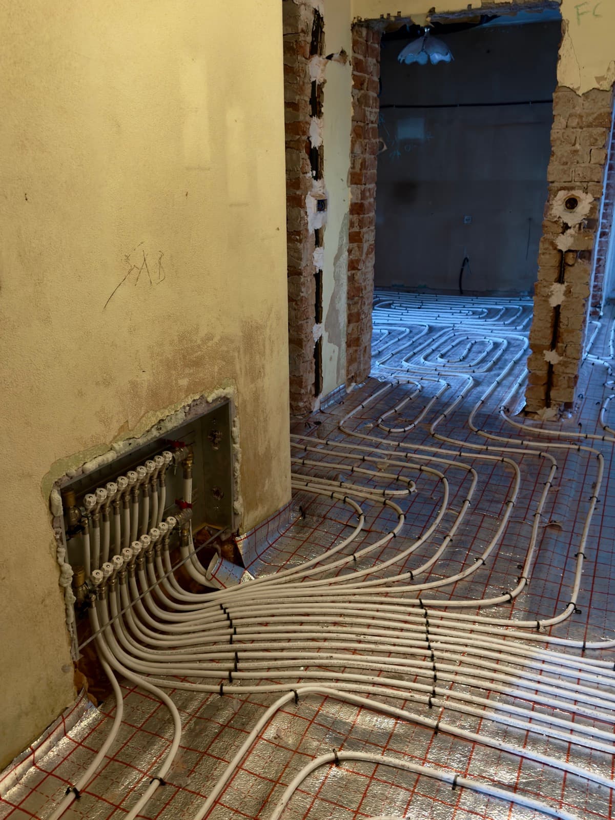 Best Flooring for Underfloor Heating UK (2026 Guide)