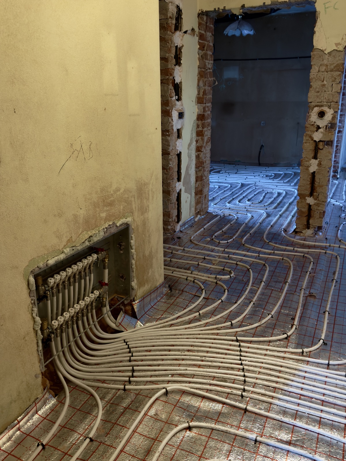 Best Flooring for Underfloor Heating UK (2026 Guide)