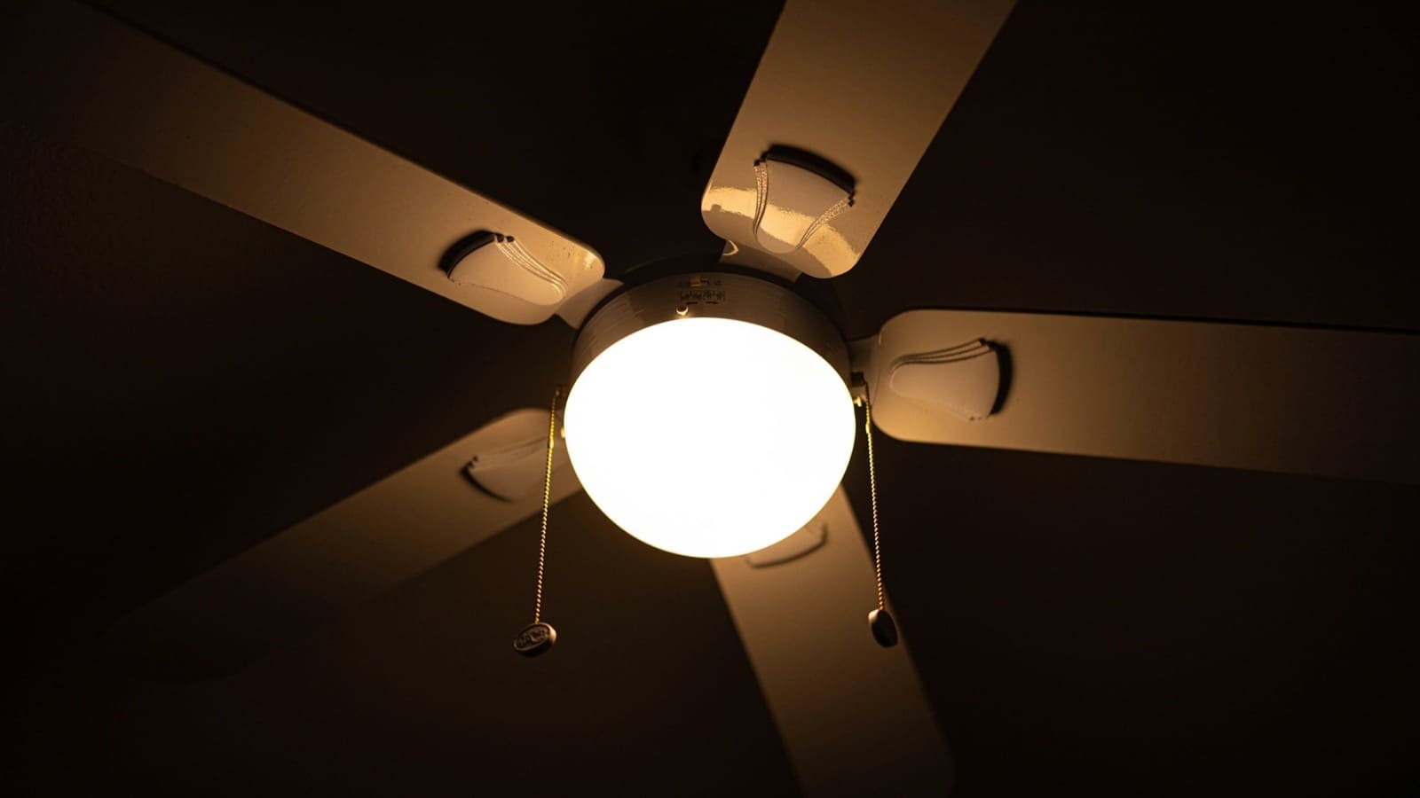 Smart Ceiling Fans UK: Do They Exist? (2026 Guide)